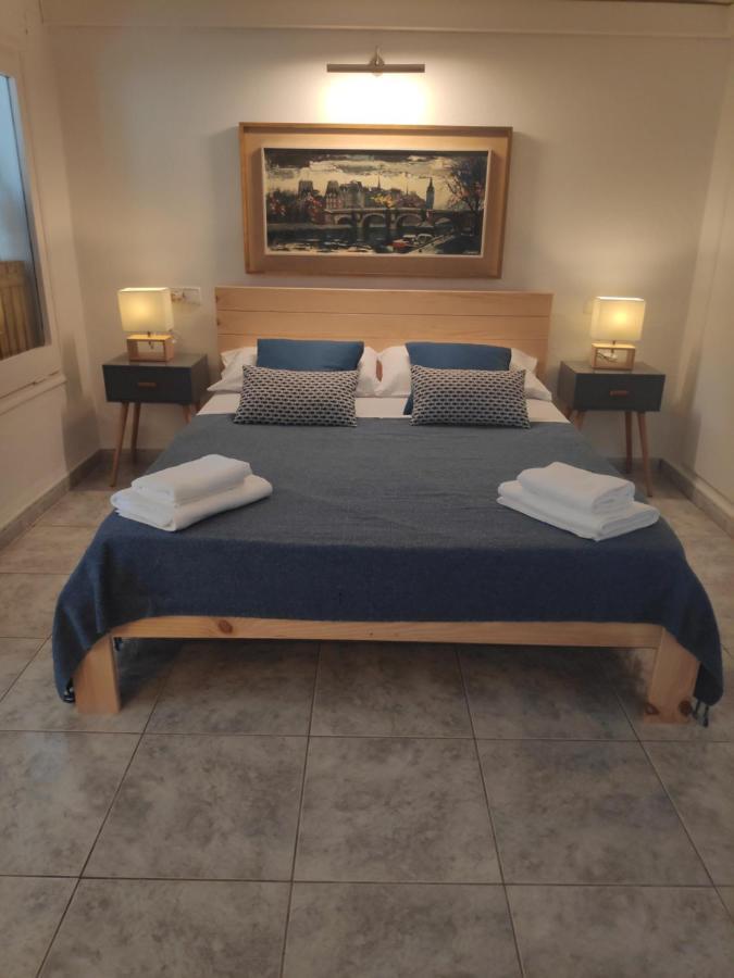 Can Blau Roses Luaran gambar